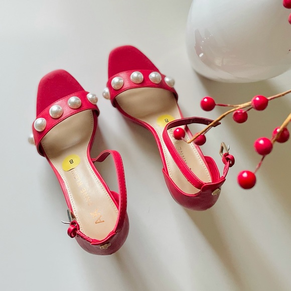 Red Hot Anne Klein Pearl Heels Size 8 - Picture 3 of 8